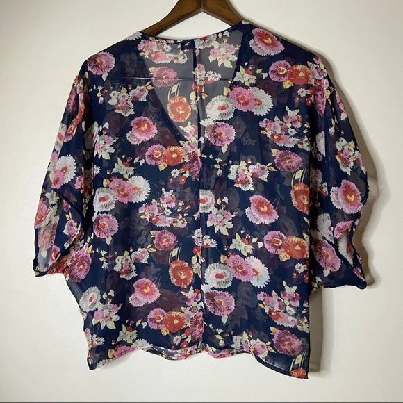 Floral Kimono Style Blouse Button Top Jacket Short Sleeve Size M/L - Picture 7 of 8
